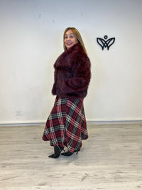 Chaqueta cazadora corta con solapas forrada de pelo sintético en burdeos