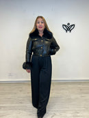 Cazadora chaqueta de polipiel corta forrada con pelo abrocha con botones negra