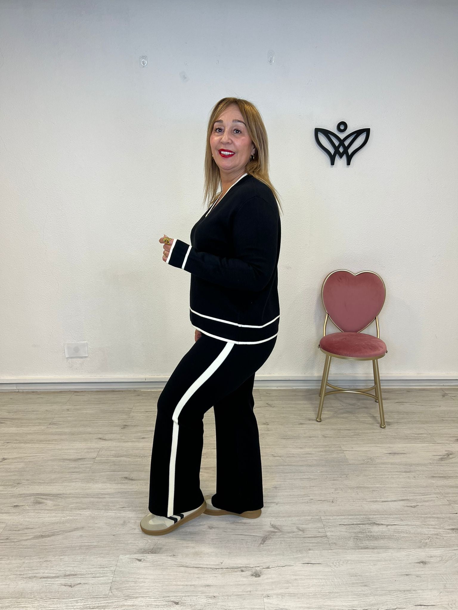 Conjunto de punto jersey y pantalón de goma negro