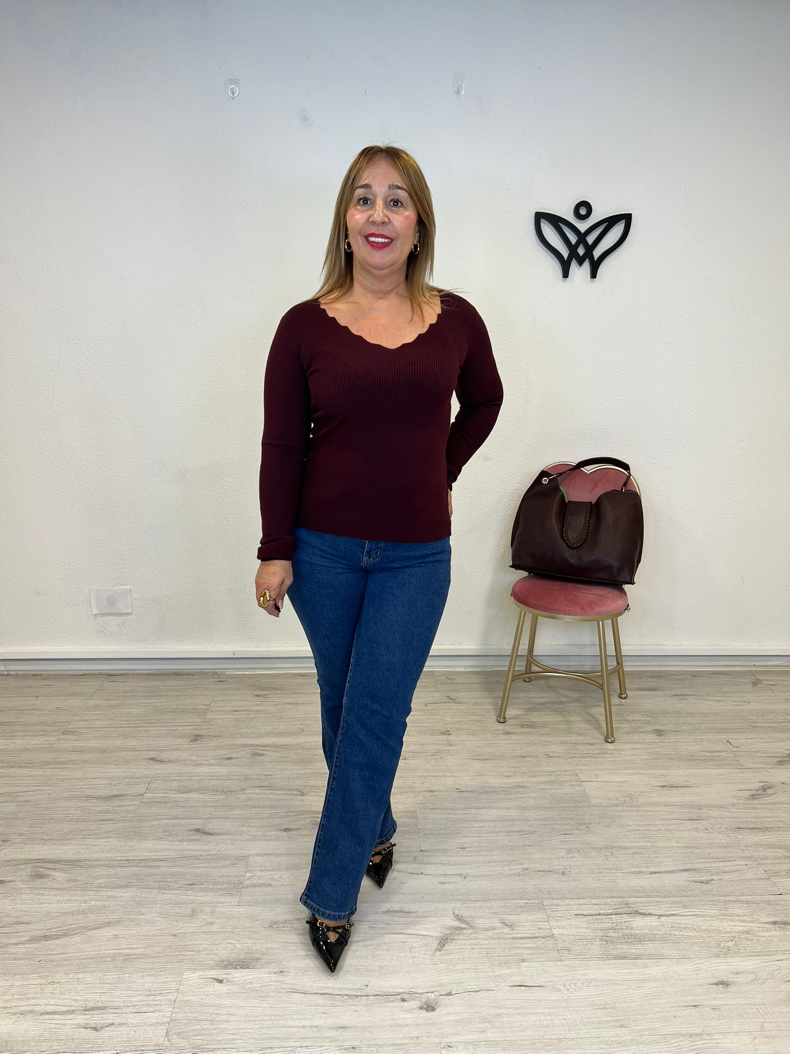 Jersey de punto escote en pico de canalé burdeos