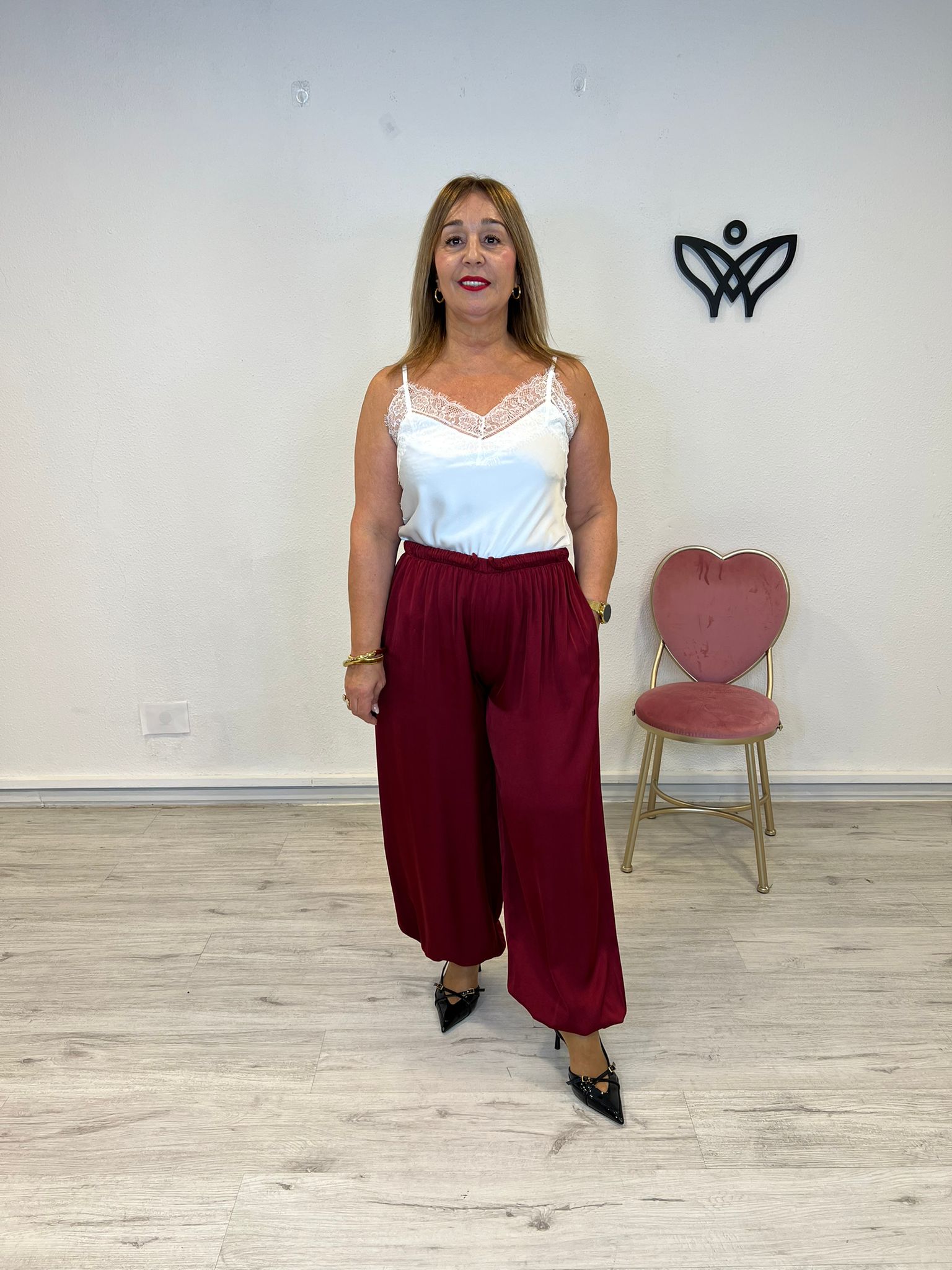 Pantalón bombacho goma en la cintura y tobillo burdeos