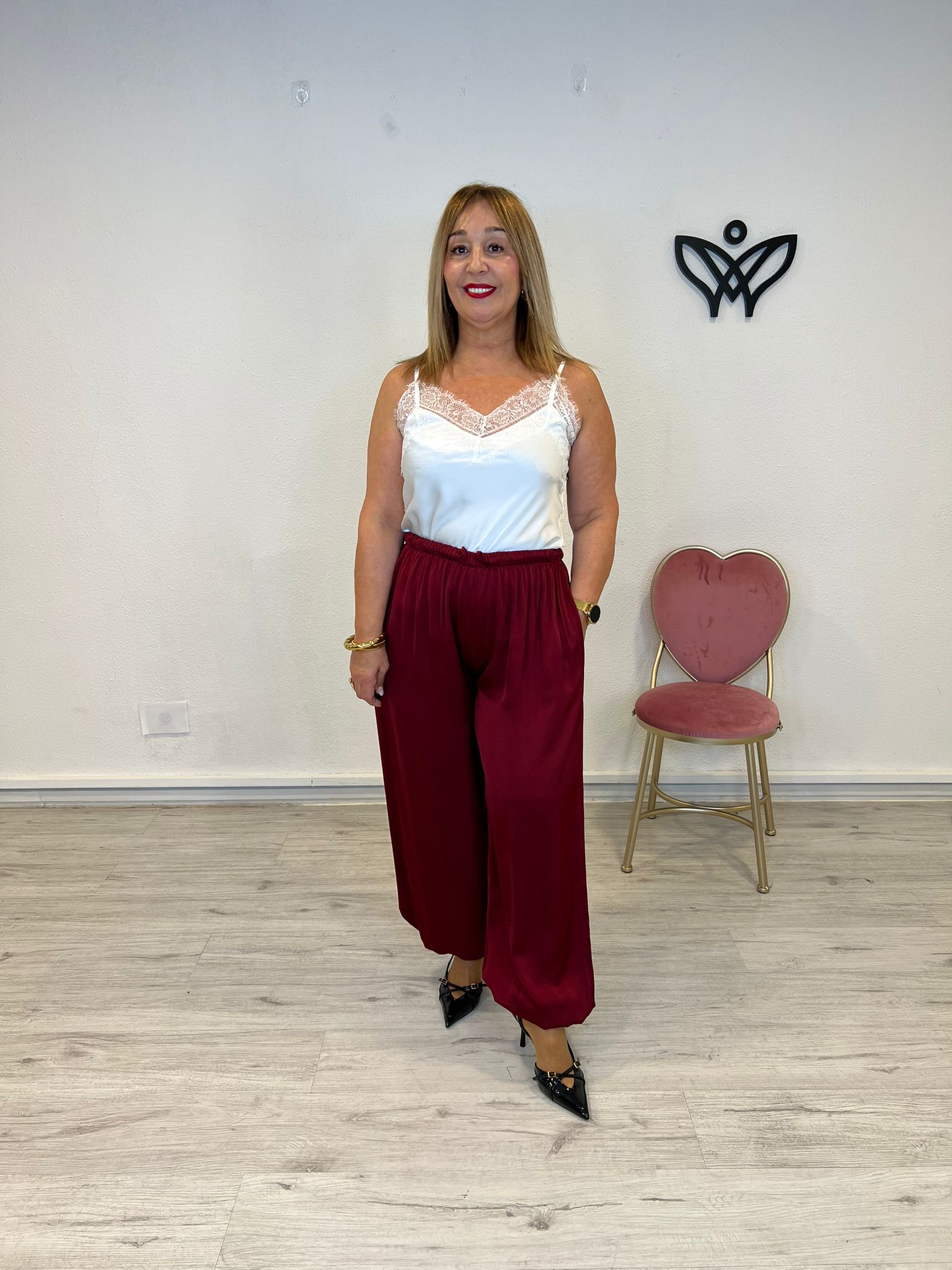 Pantalón bombacho goma en la cintura y tobillo burdeos