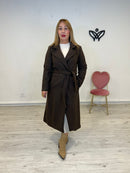 Abrigo largo clásico solapas forrado con cinturón y botones marrón chocolate