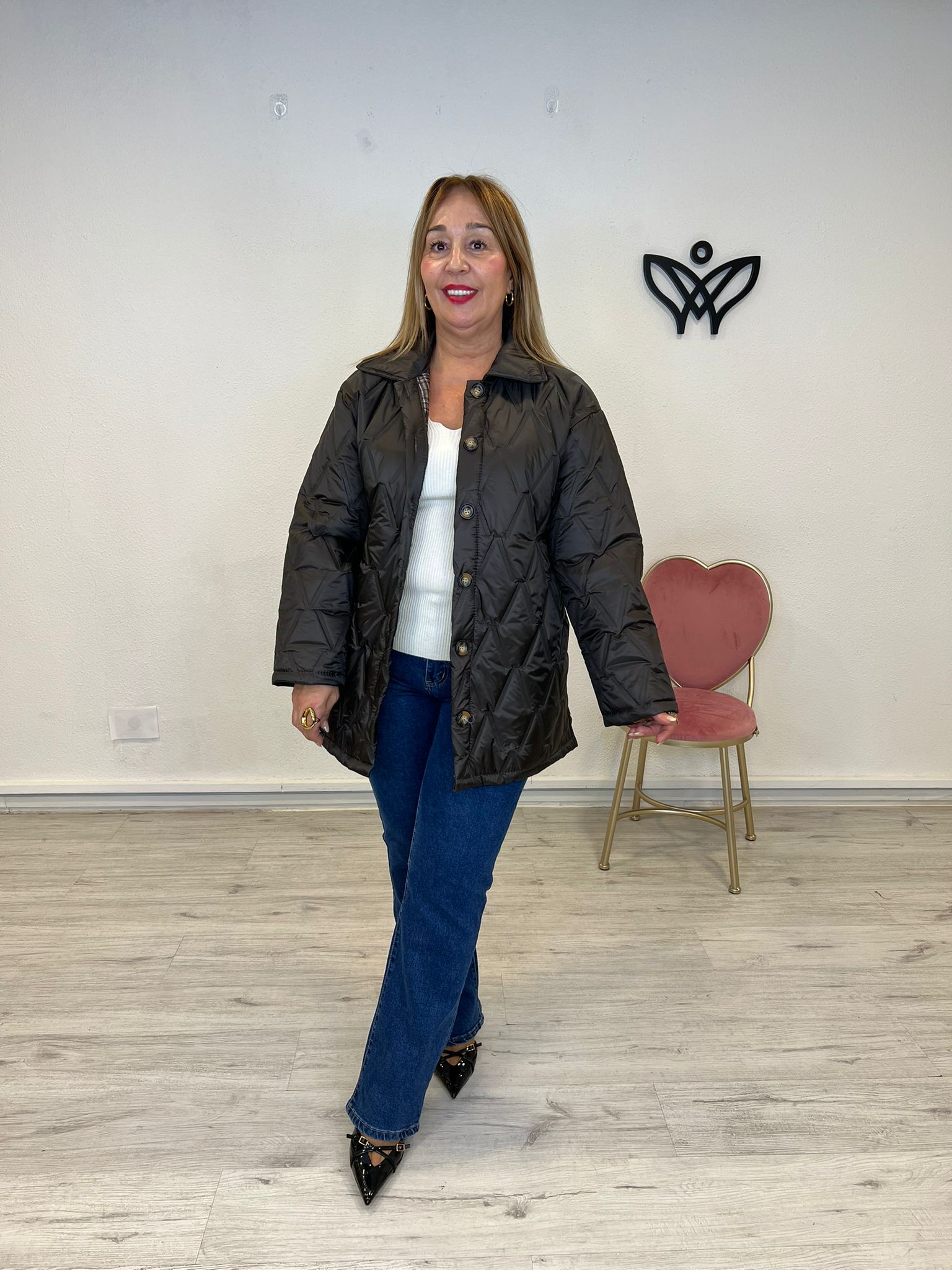 Parka chaqueta acolchadas solapa con bolsillos botones y forrada marrón chocolate