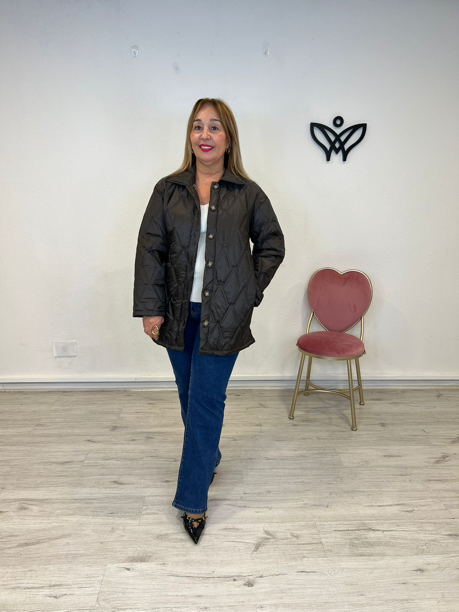 Parka chaqueta acolchadas solapa con bolsillos botones y forrada marrón chocolate