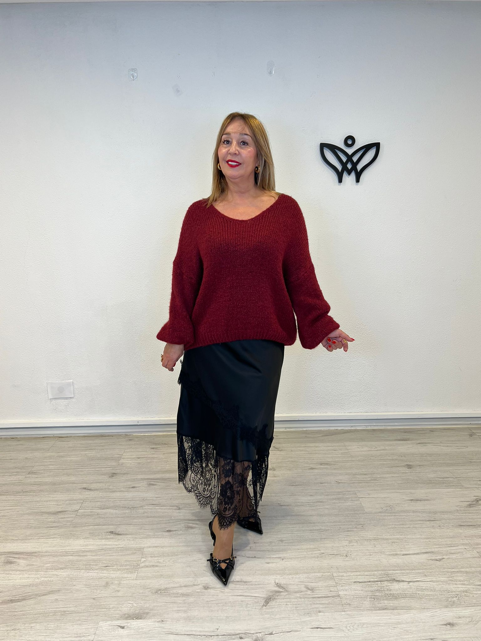 Jersey de punto escote en pico en burdeos