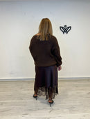 Falda satinada larga con encaje y puntilla en el largo marrón chocolate