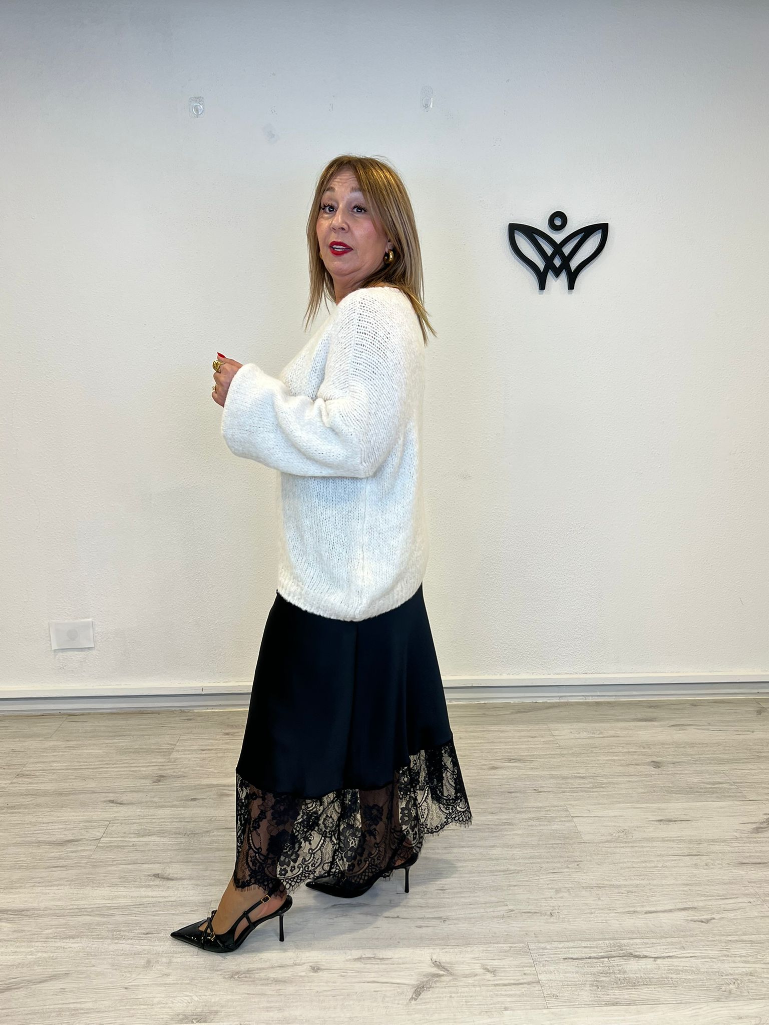 Jersey de punto escote en pico en beis