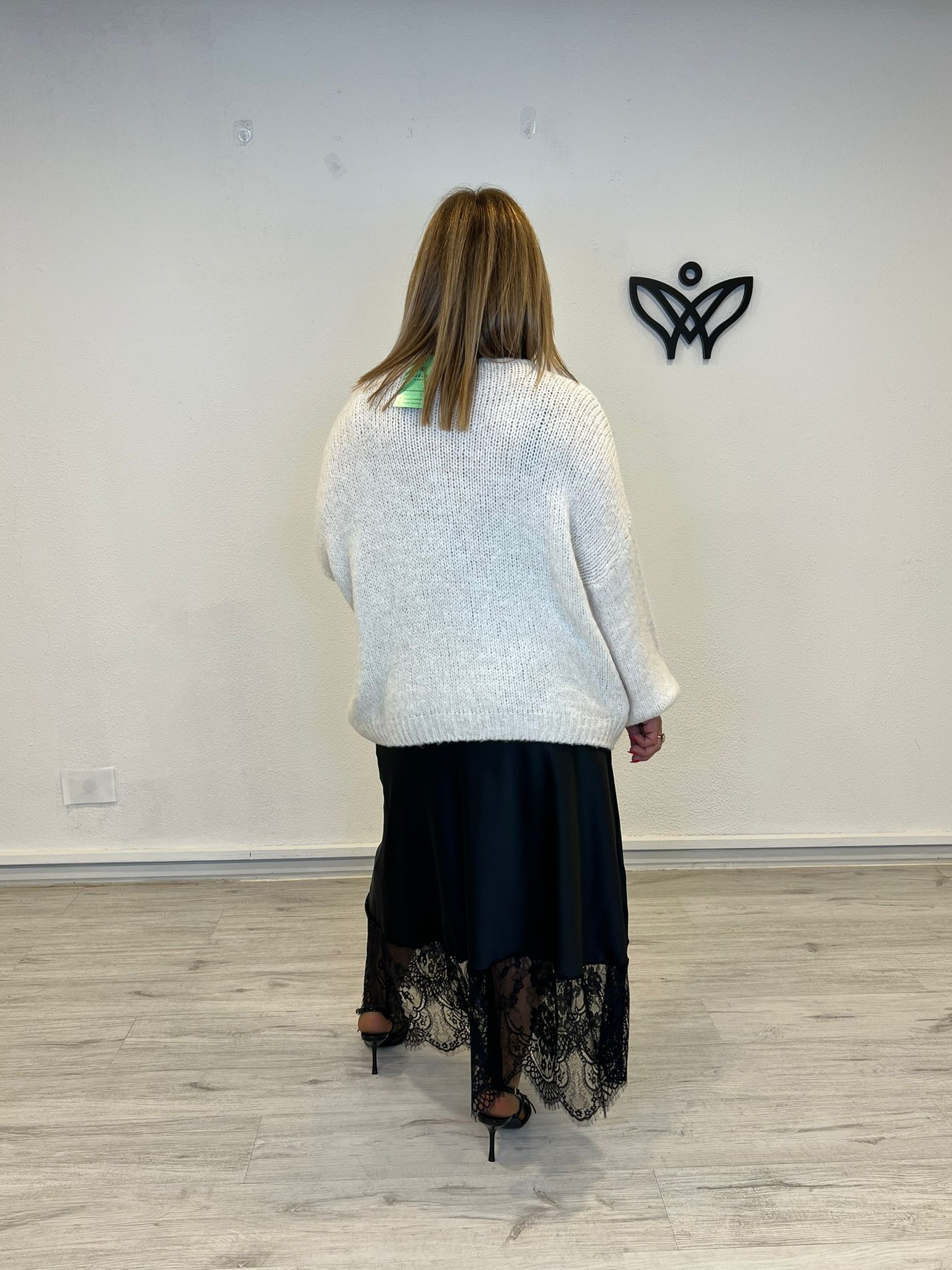 Jersey de punto escote en pico en beis