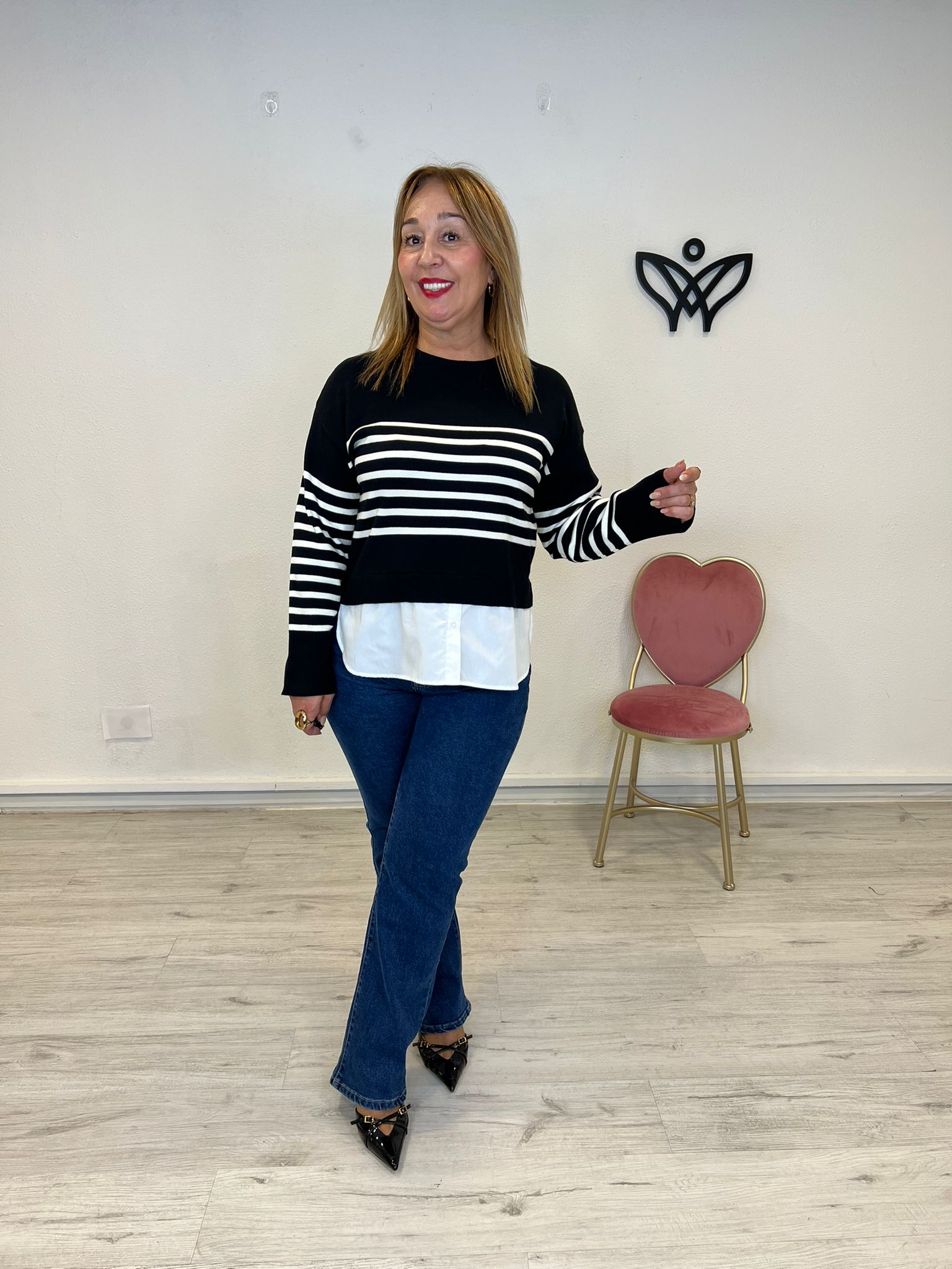 Jersey de punto de rayas bajo camisa blanco negro