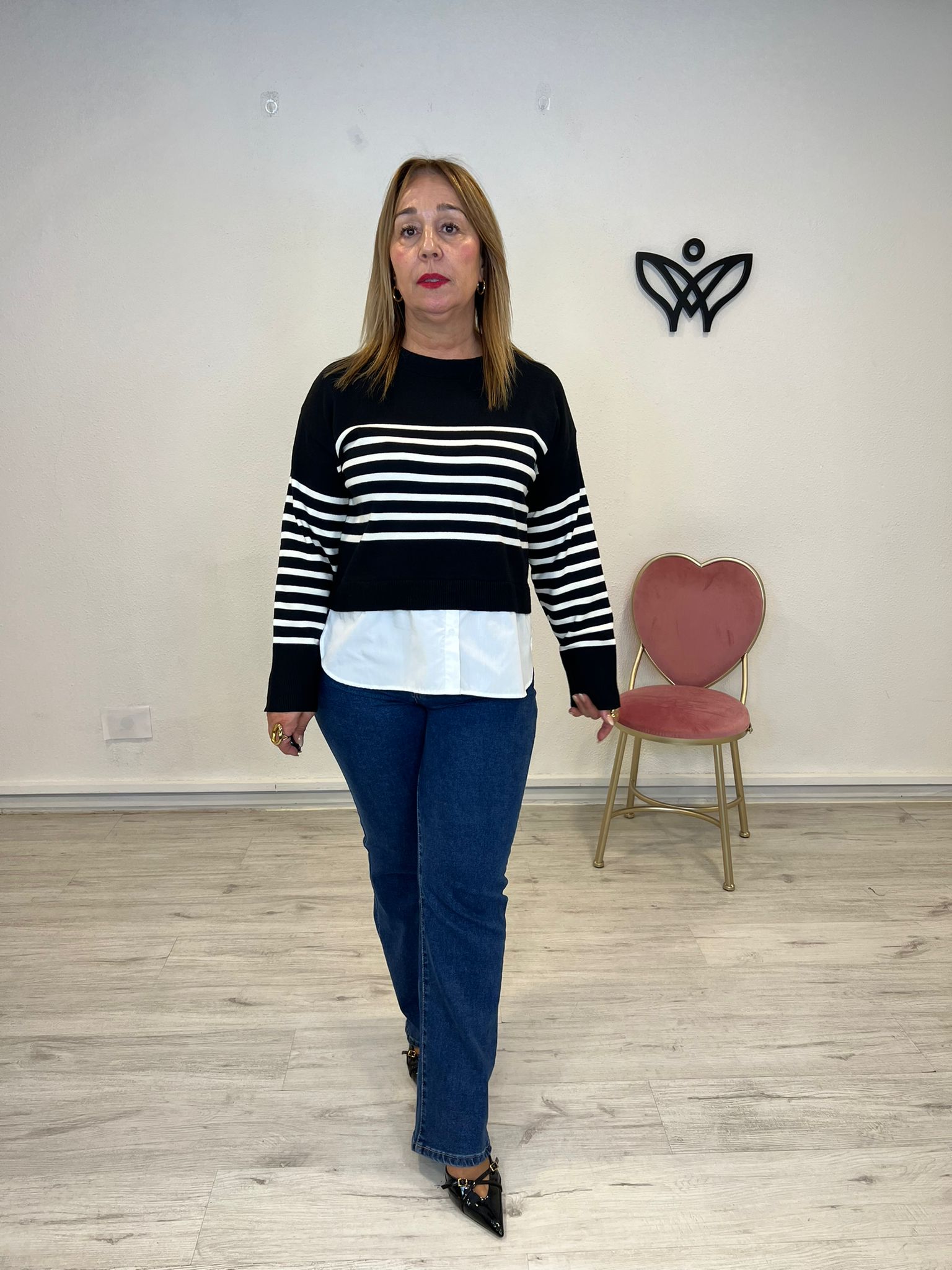 Jersey de punto de rayas bajo camisa blanco negro