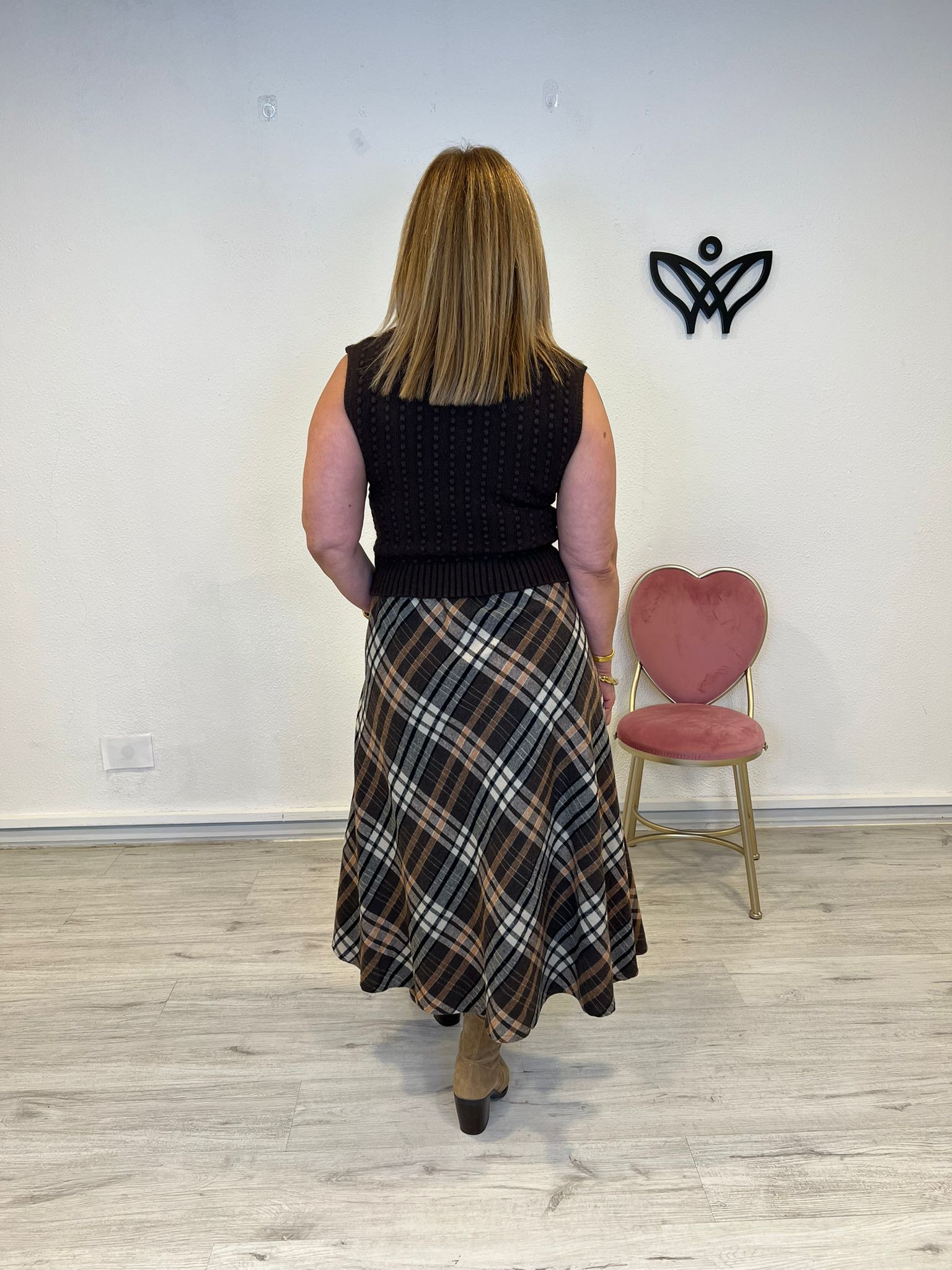 Falda de cuadros corte evasé con bolsillos goma en la cintura marron chocolate