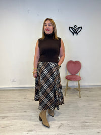 Jersey de punto de cuello subido sin mangas en marrón chocolate