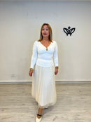 Camiseta top de licra manga larga escote en pico beis