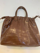 Bolso rectangular brillante piel de cocodrilo sintético marrón