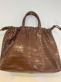 Bolso rectangular brillante piel de cocodrilo sintético marrón