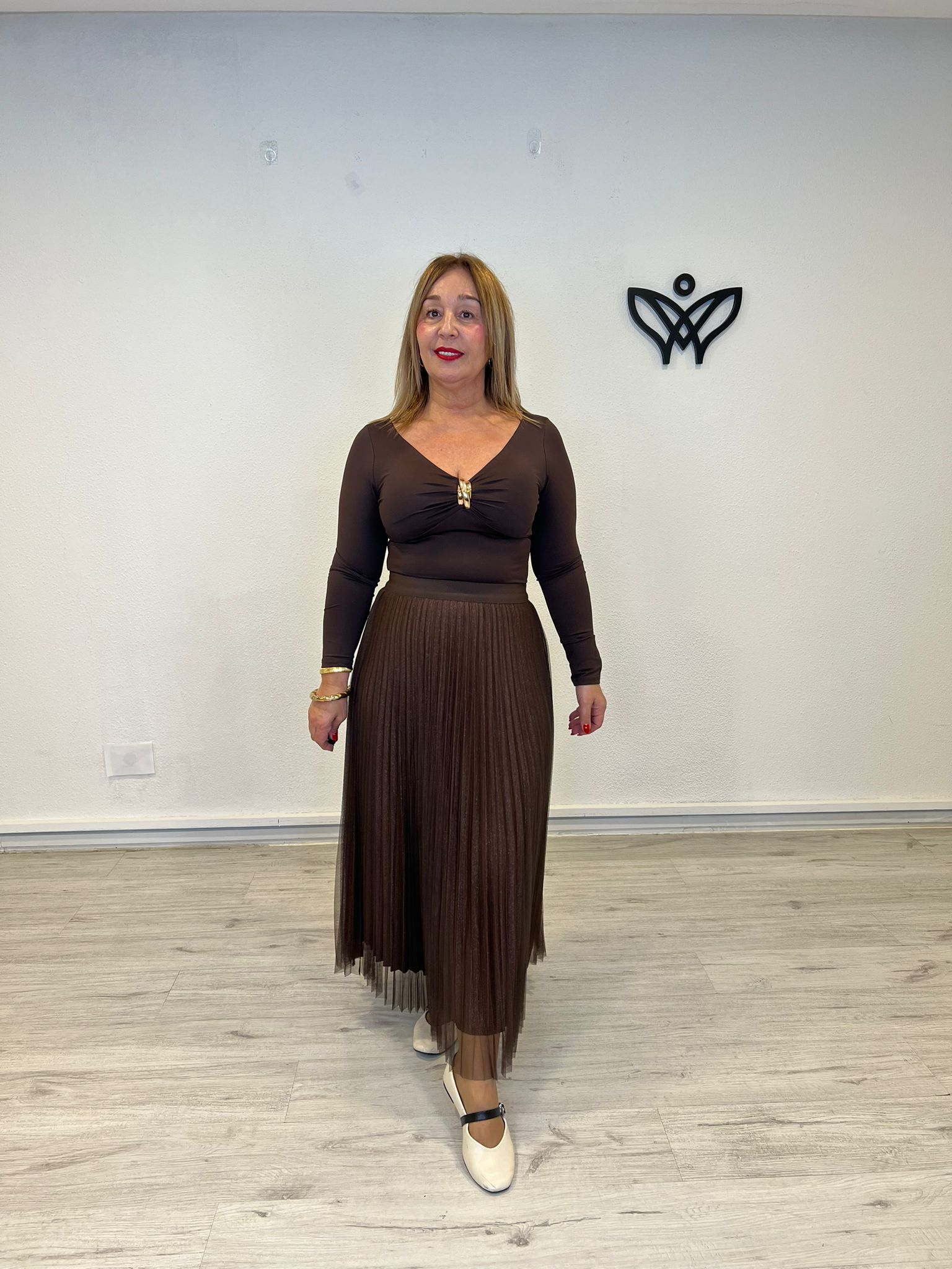 Falda largo midi de tul plisada con goma en la cintura marrón chocolate