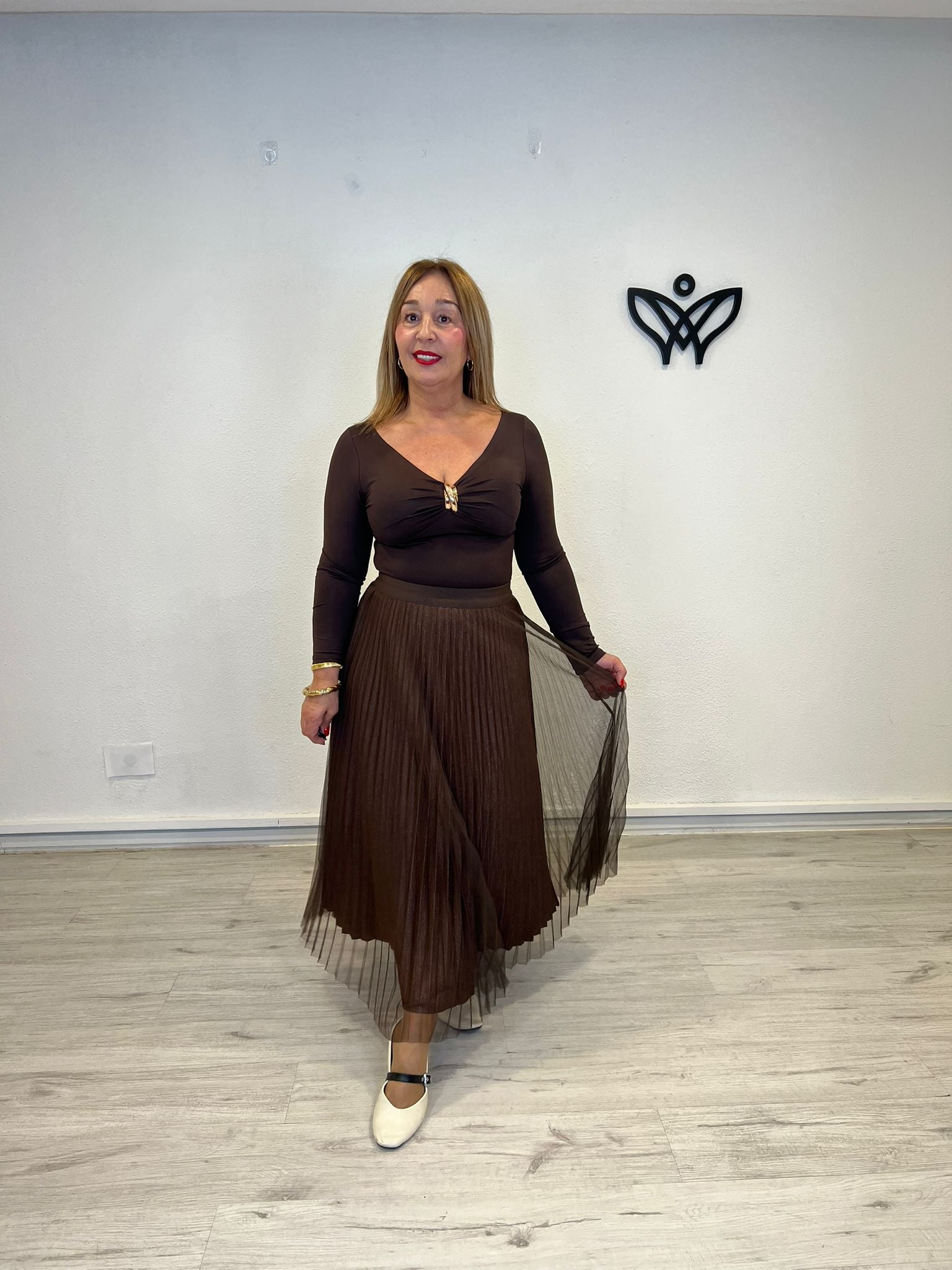 Falda largo midi de tul plisada con goma en la cintura marrón chocolate