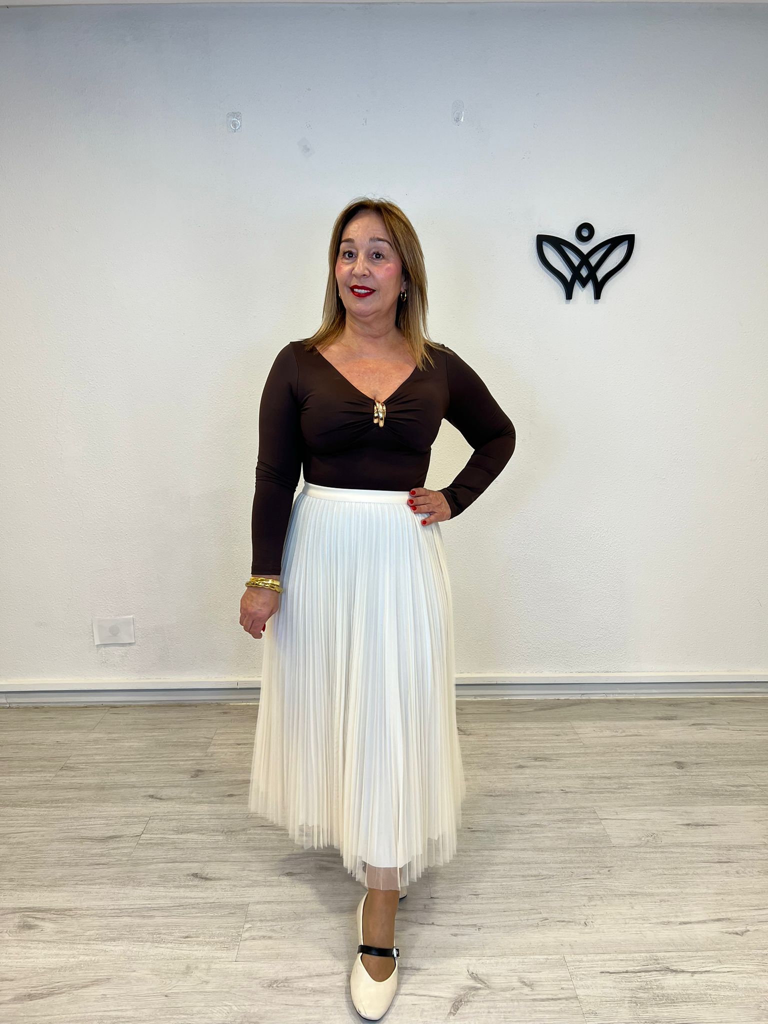 Camiseta top de licra manga larga escote en pico marrón chocolate