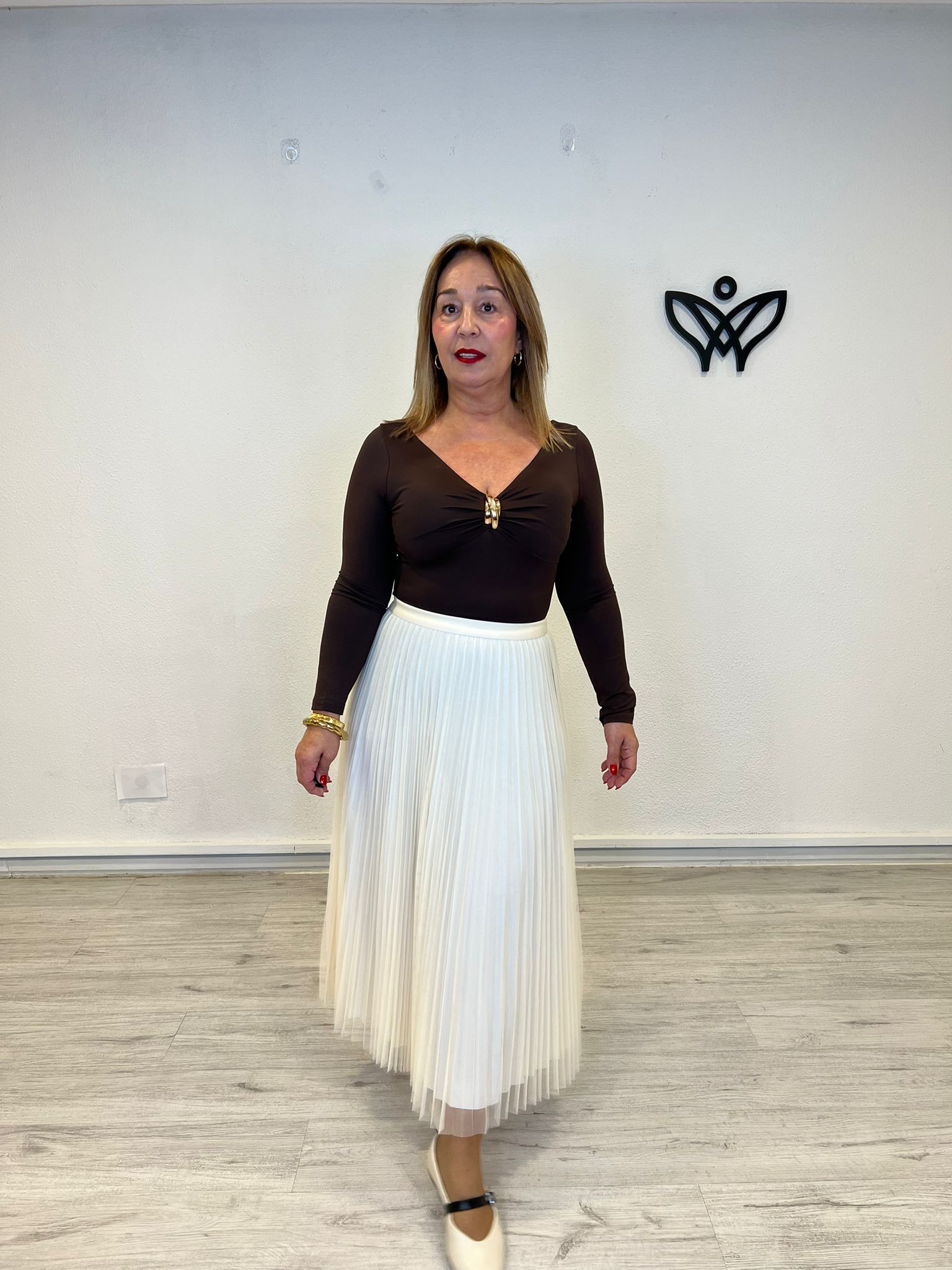 Camiseta top de licra manga larga escote en pico marrón chocolate