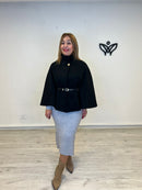 Capa de paño con cinturón negra