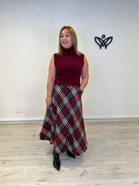 Jersey de punto de cuello subido sin mangas en burdeos