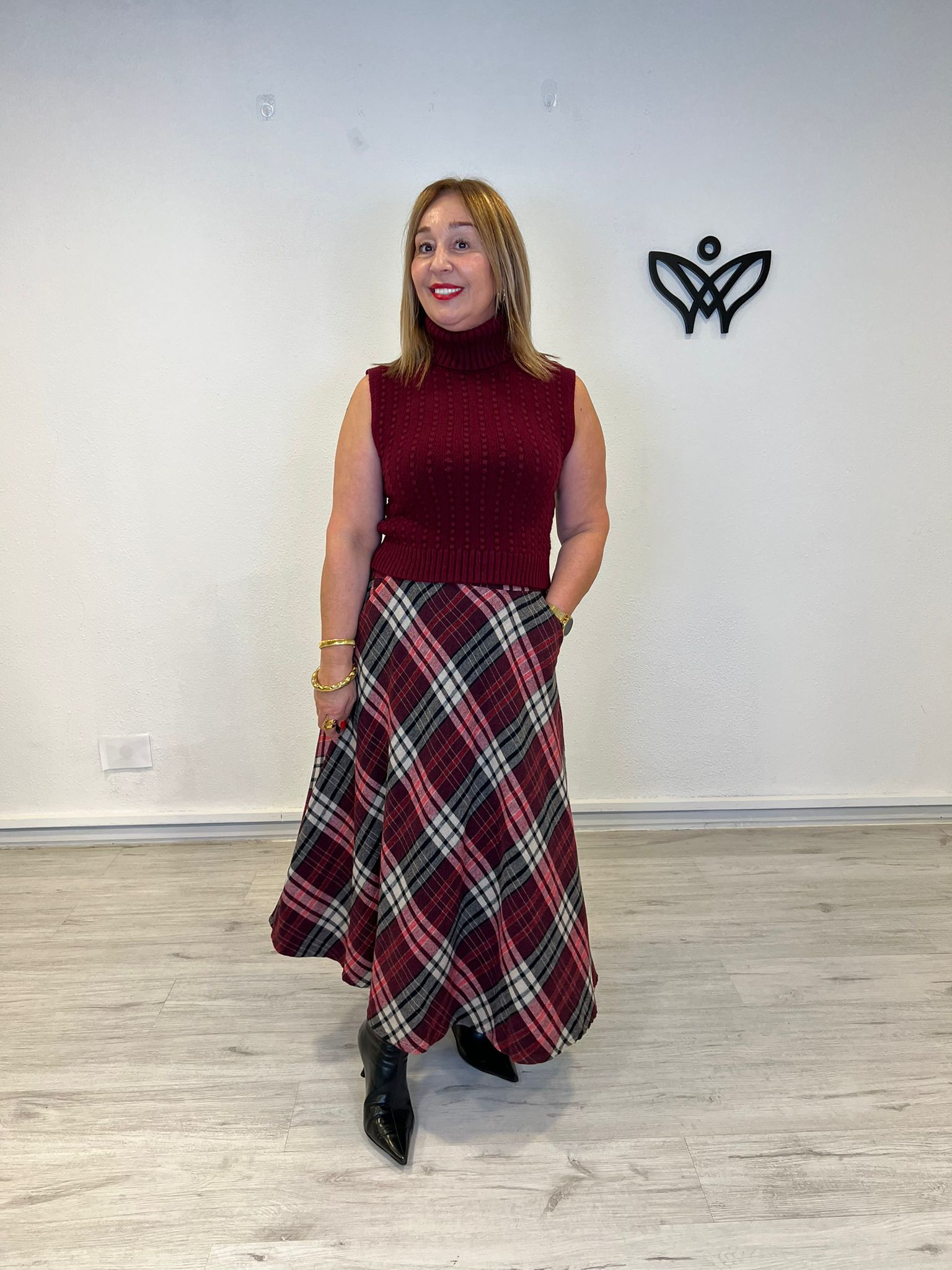 Jersey de punto de cuello subido sin mangas en burdeos