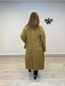 Abrigo largo solapas clásico de lana con cinturón en mostaza