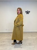 Abrigo largo solapas clásico de lana con cinturón en mostaza