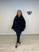 Chaquetón corte capa de pelo forrado negro