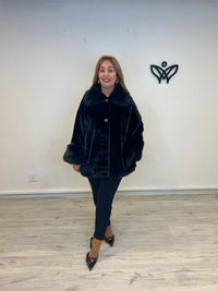 Chaquetón corte capa de pelo forrado negro