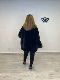 Chaquetón corte capa de pelo forrado negro