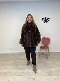 Chaquetón corte capa de pelo forrado marron chocolate