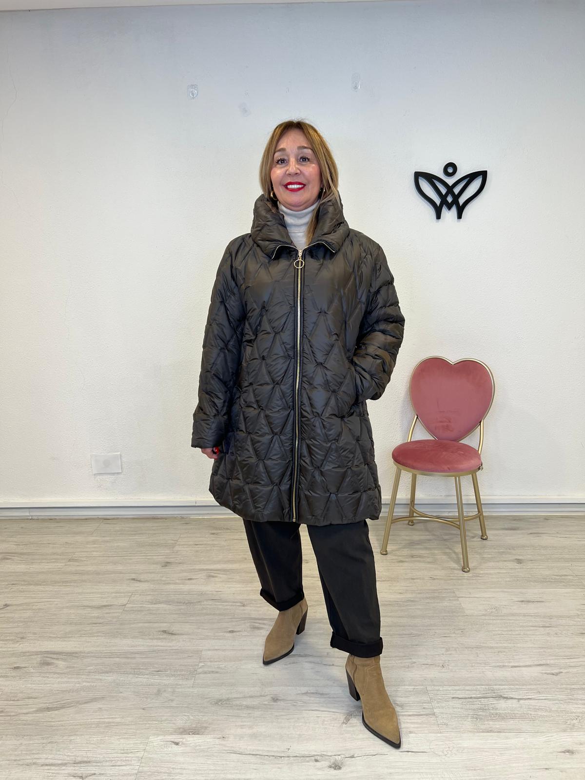 Plumas largo acolchado forrado con capucha abrocha con cremallera marrón chocolate