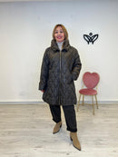 Plumas largo acolchado forrado con capucha abrocha con cremallera marrón chocolate