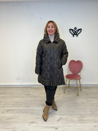 Plumas largo acolchado forrado con capucha abrocha con cremallera marrón chocolate