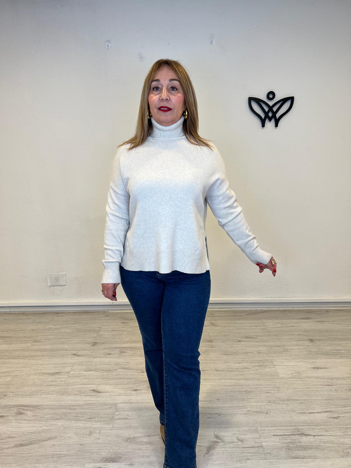 Jersey de punto largo de cuello subido beis