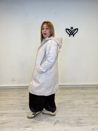 Gabardina trench impermeable con forro capucha beis