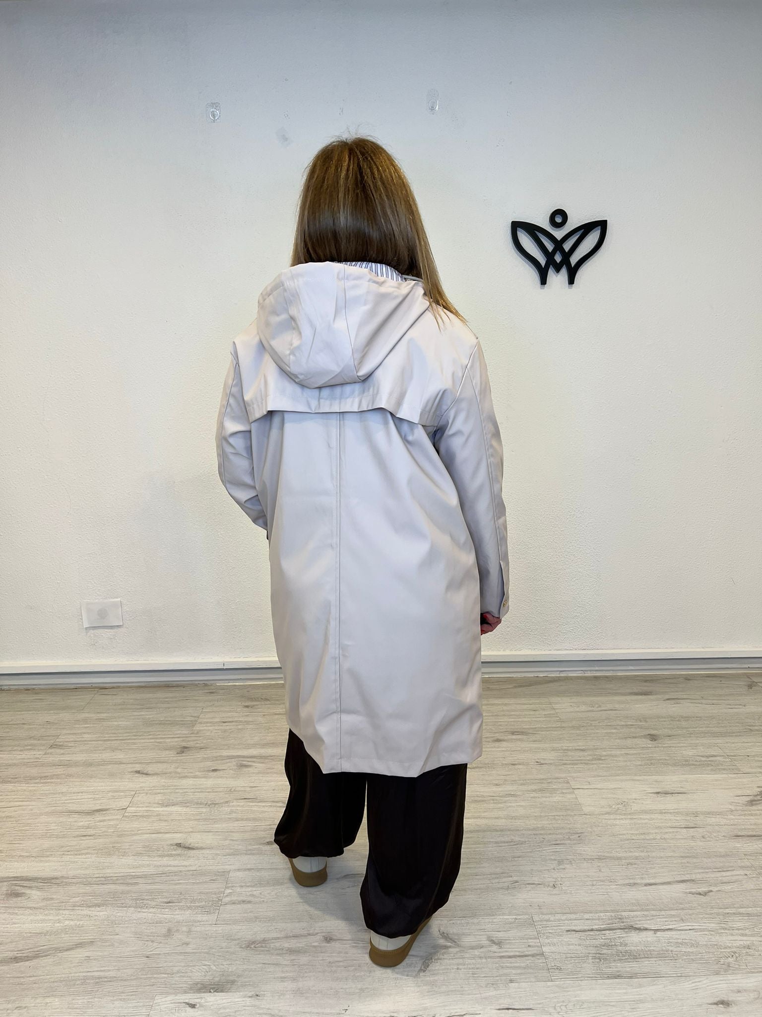 Gabardina trench impermeable con forro capucha beis