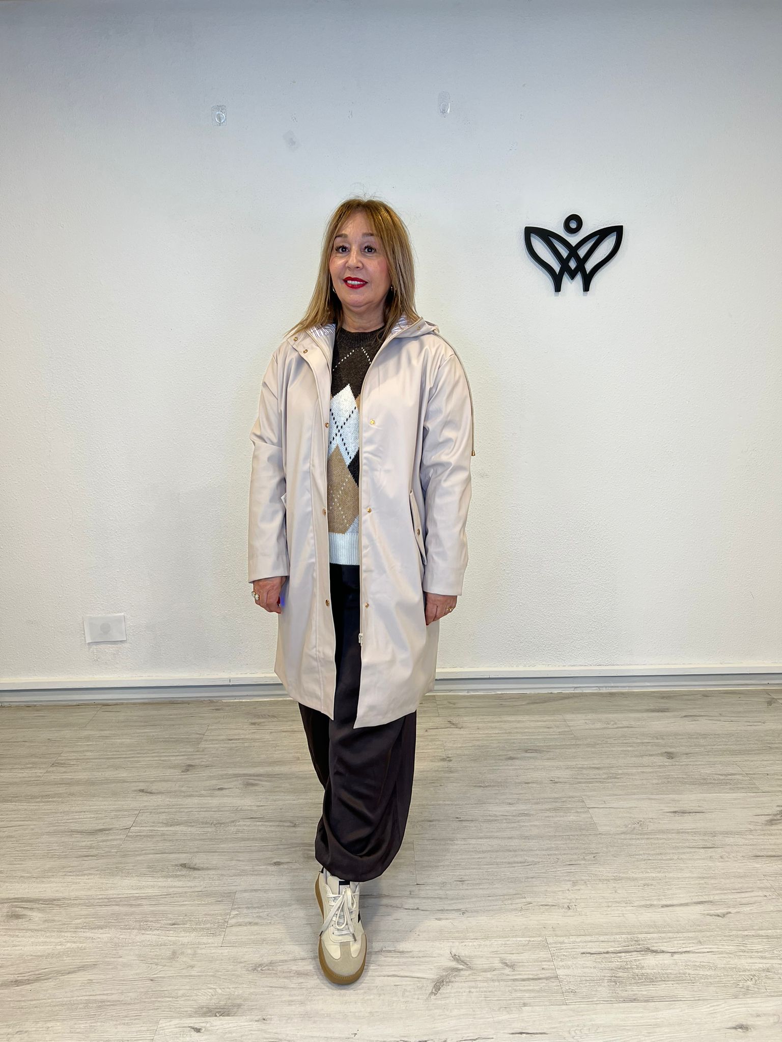 Gabardina trench impermeable con forro capucha beis