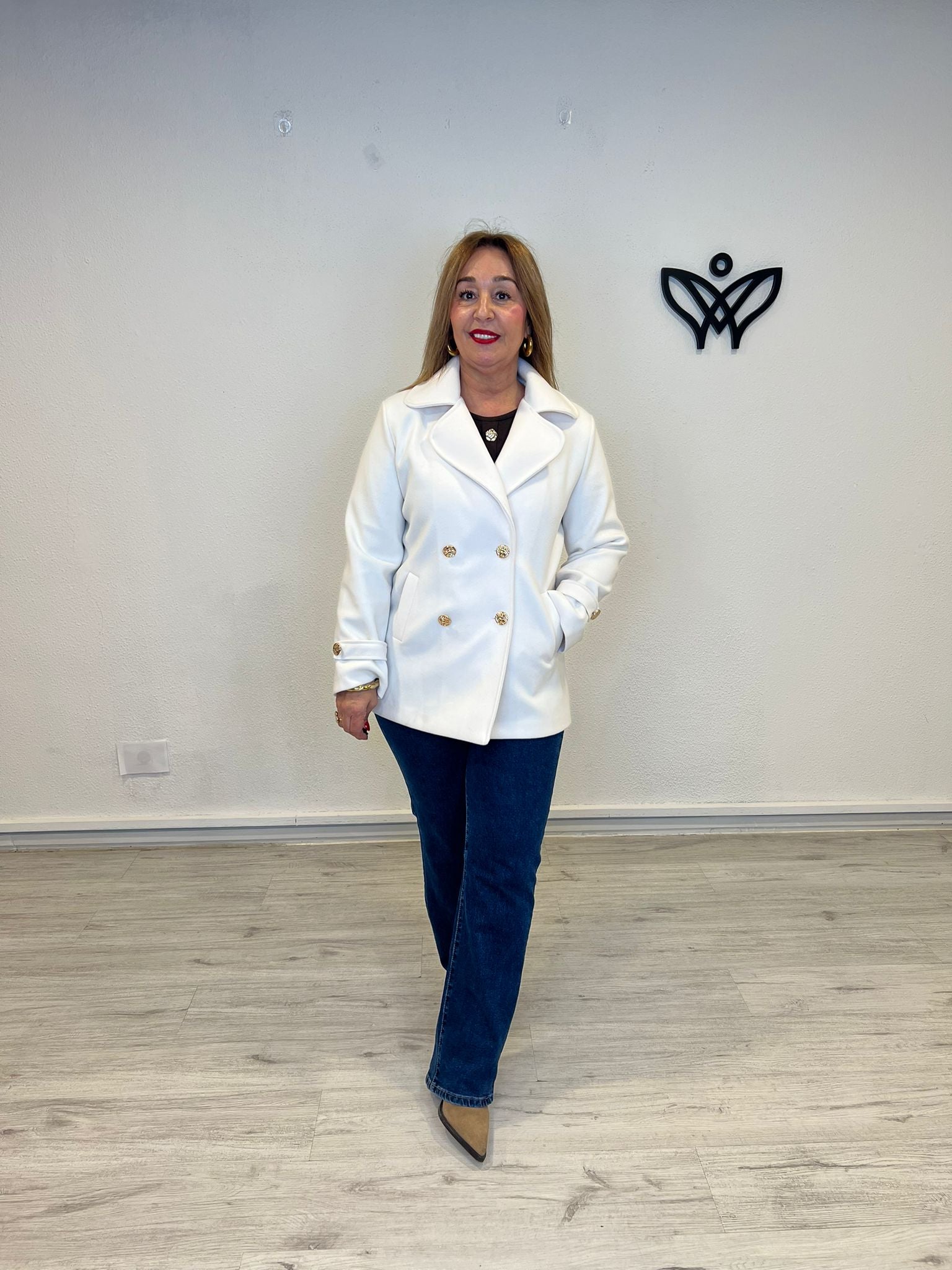 Abrigo chaquetón corto de paño forrado solapas blanco