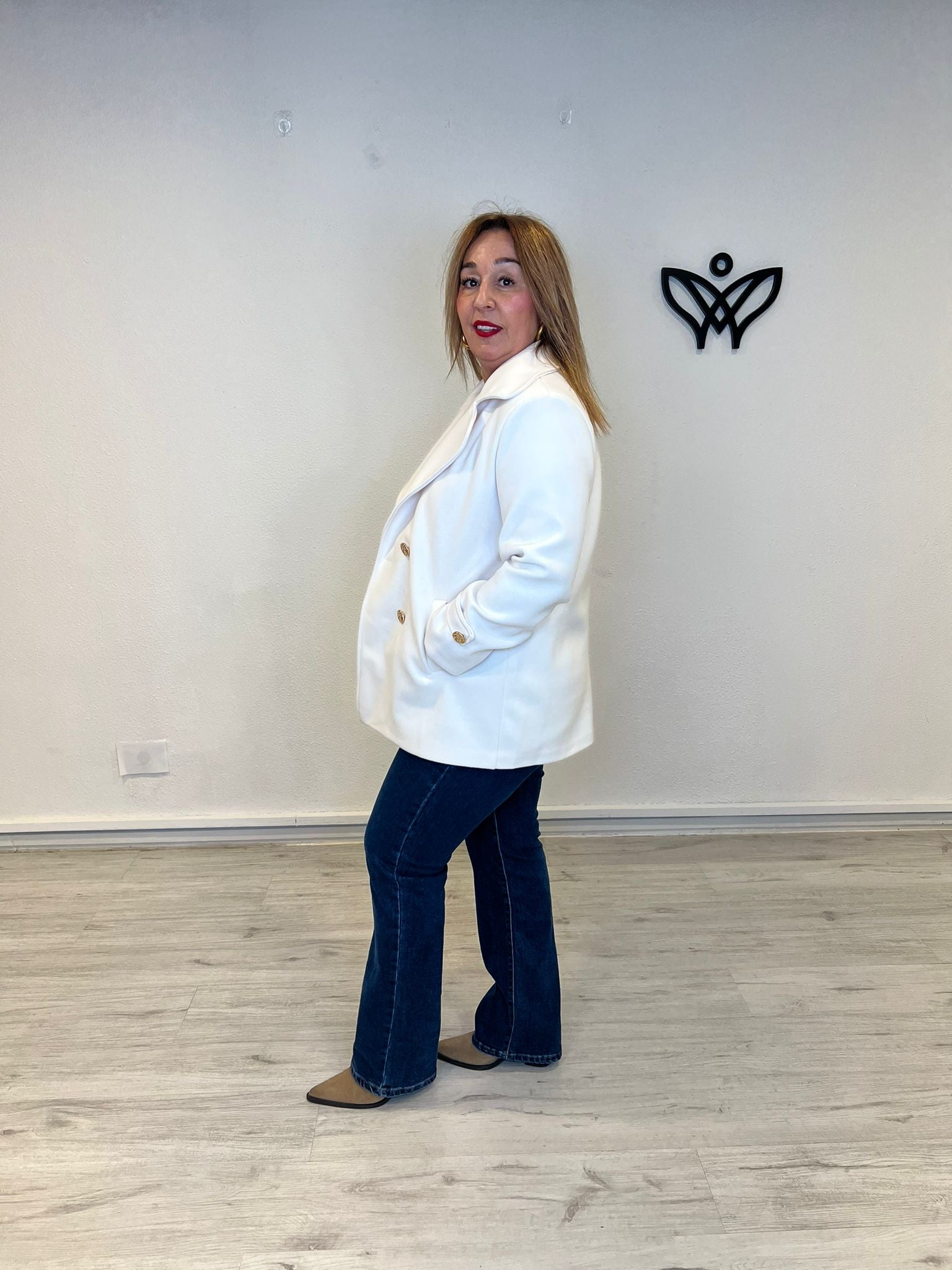 Abrigo chaquetón corto de paño forrado solapas blanco