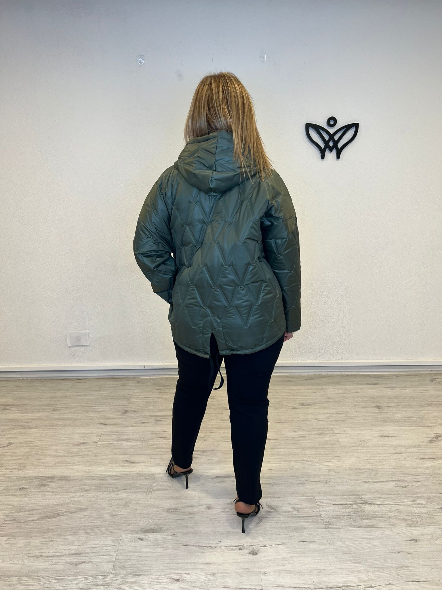 Plumas cazadora corto acolchada con capucha verde