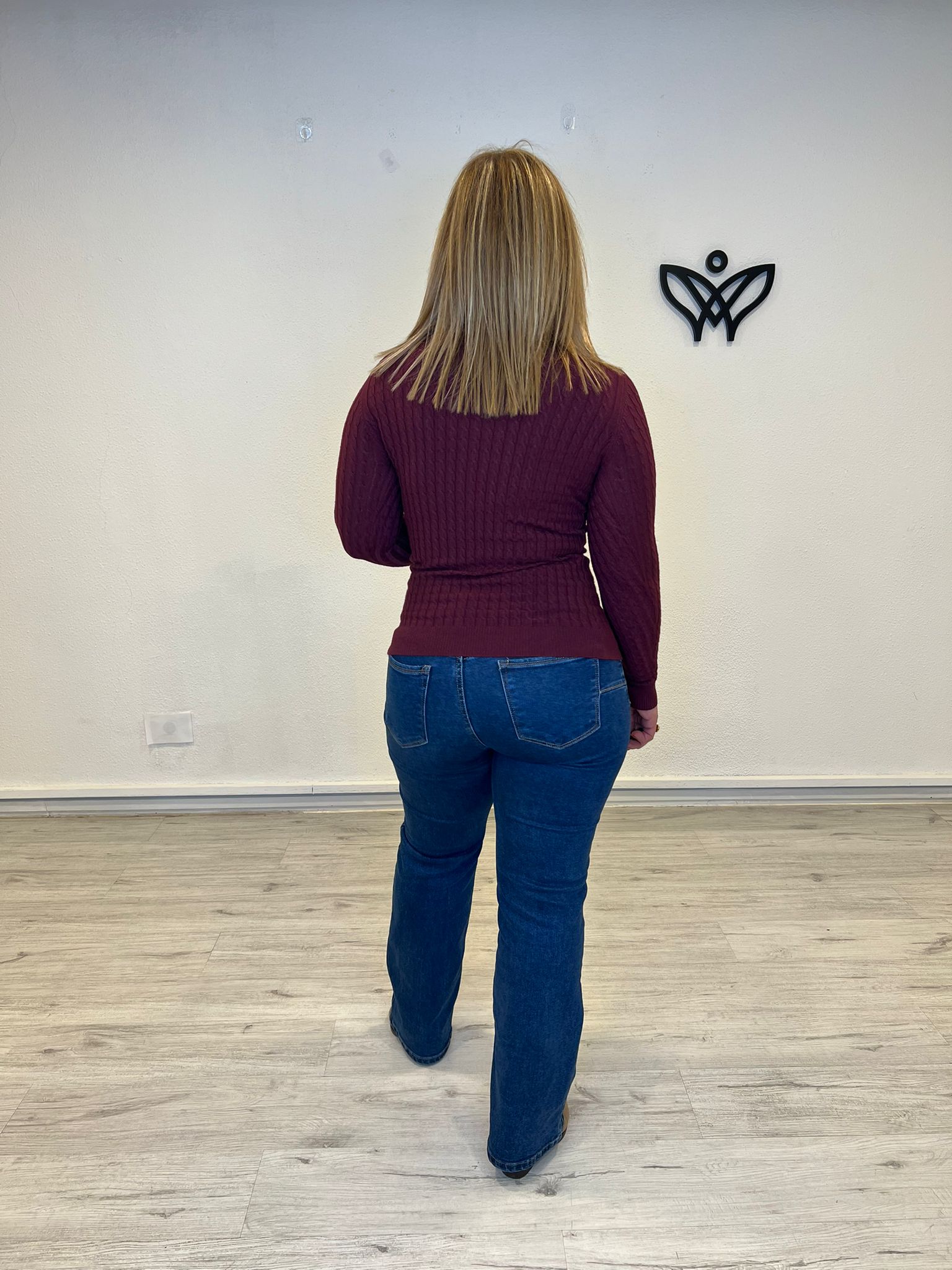 Jersey de punto cuello alto dibujo de ochos burdeos