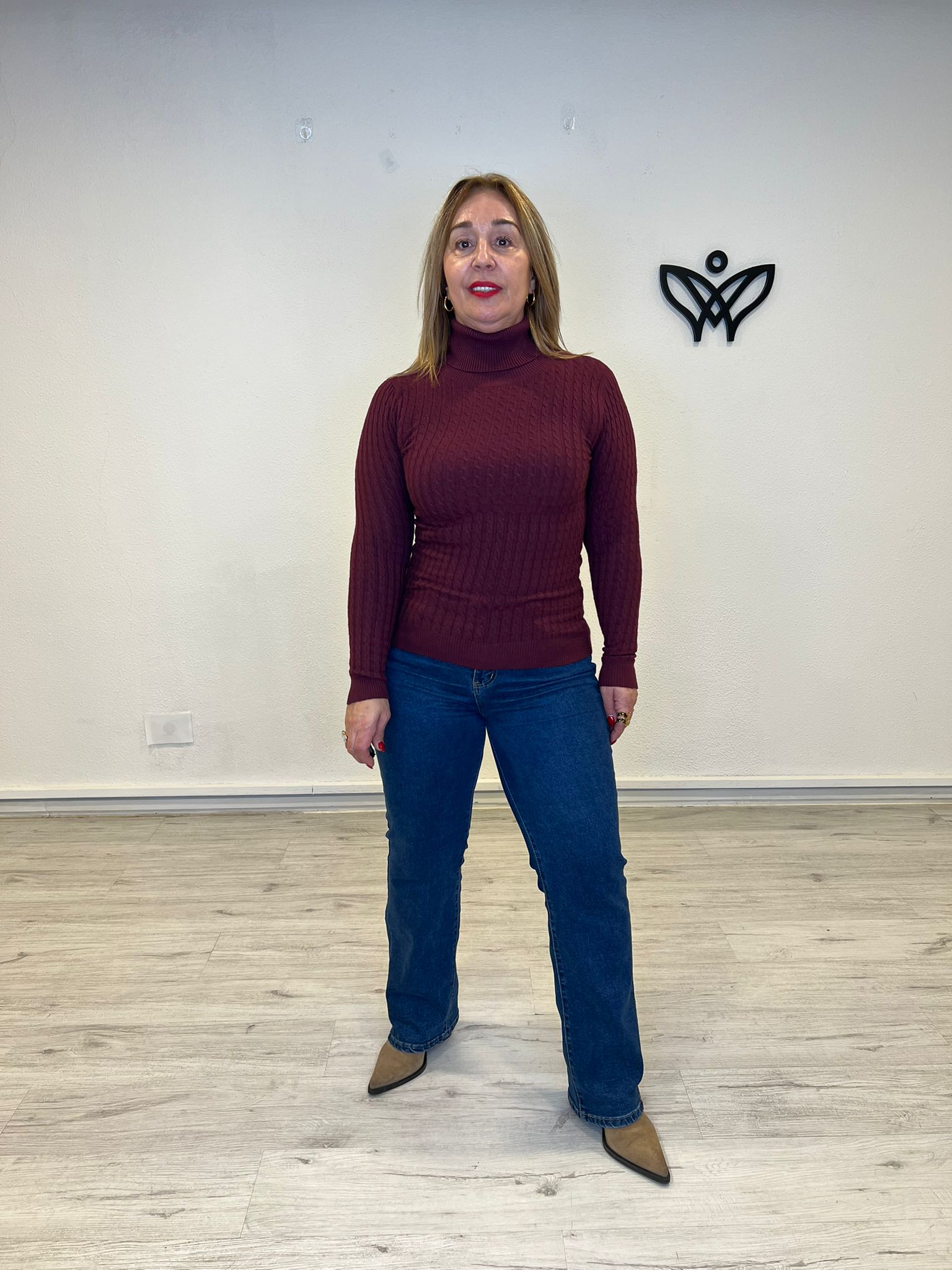 Jersey de punto cuello alto dibujo de ochos burdeos