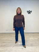 Jersey de punto básico de cuello subido marrón chocolate