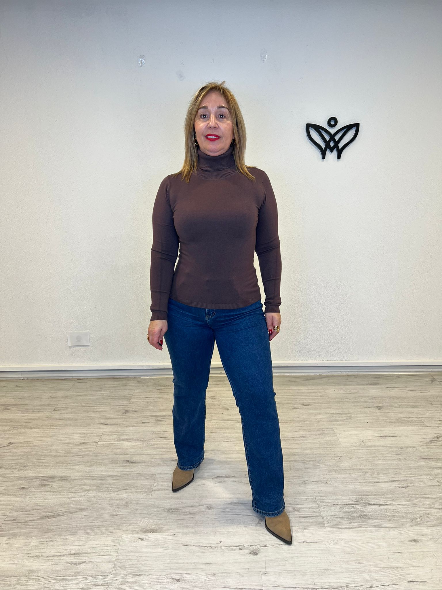 Jersey de punto básico de cuello subido marrón chocolate