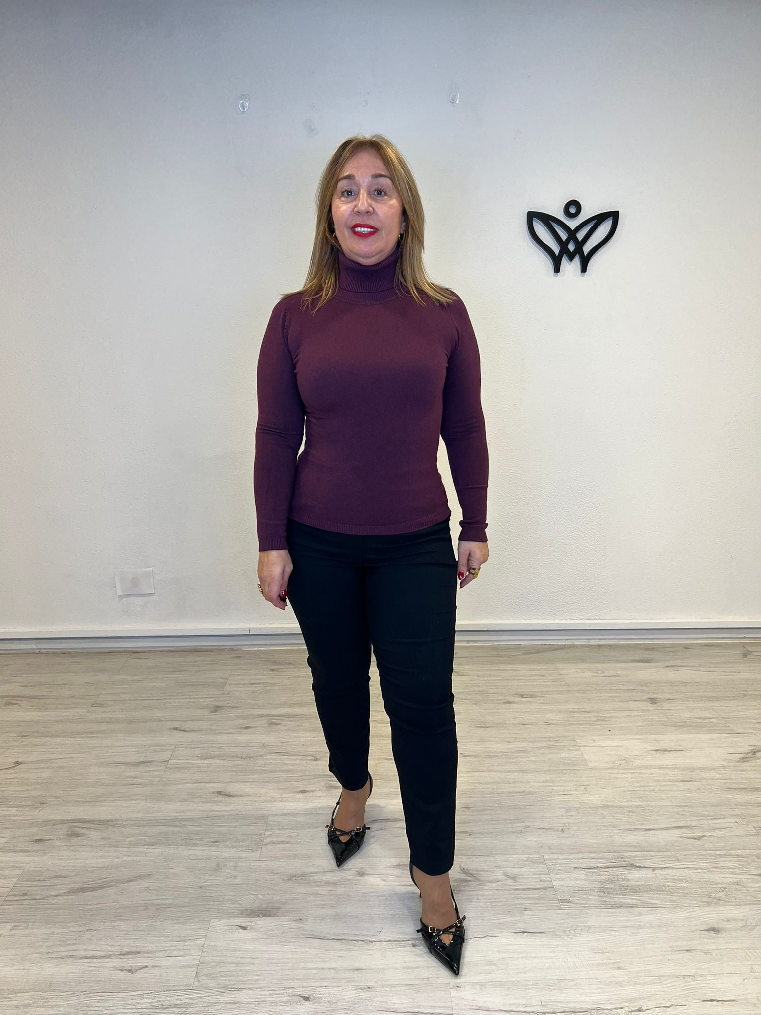 Jersey de punto básico de cuello subido burdeos