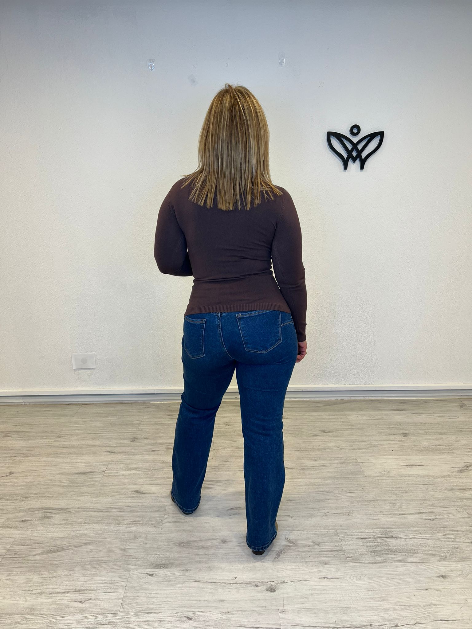 Jersey de punto básico de cuello subido marrón chocolate