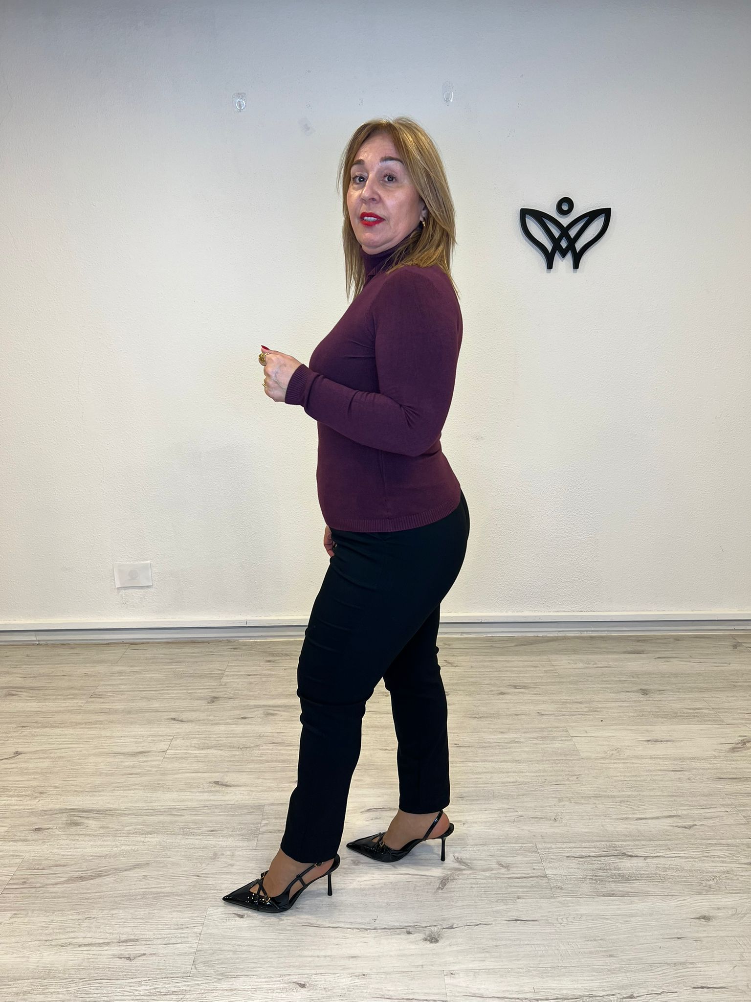 Jersey de punto básico de cuello subido burdeos